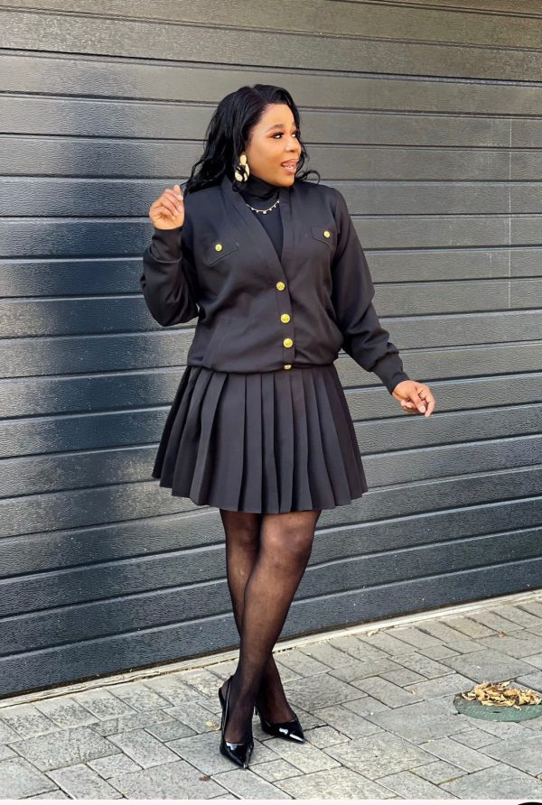 Elegant Pleated Short Skirt & Long sleeve Buttoned Shirt Set (B31764)