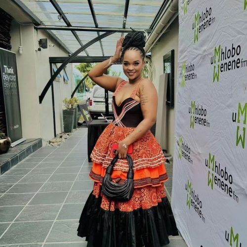 Woman Off shoulder Traditional Dress (D5778)