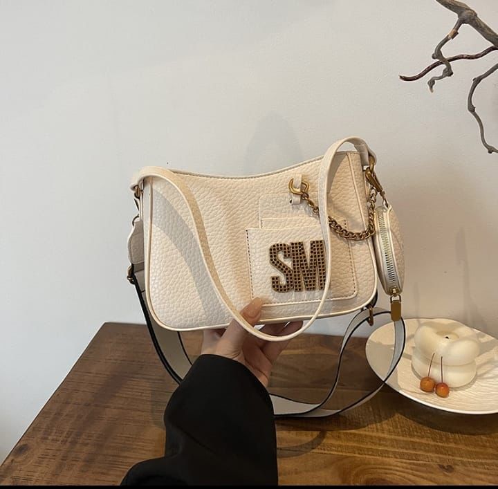 Woman's Elegant Cross Body Bag