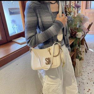 Woman's Elegant Cross Body Bag - Image 4