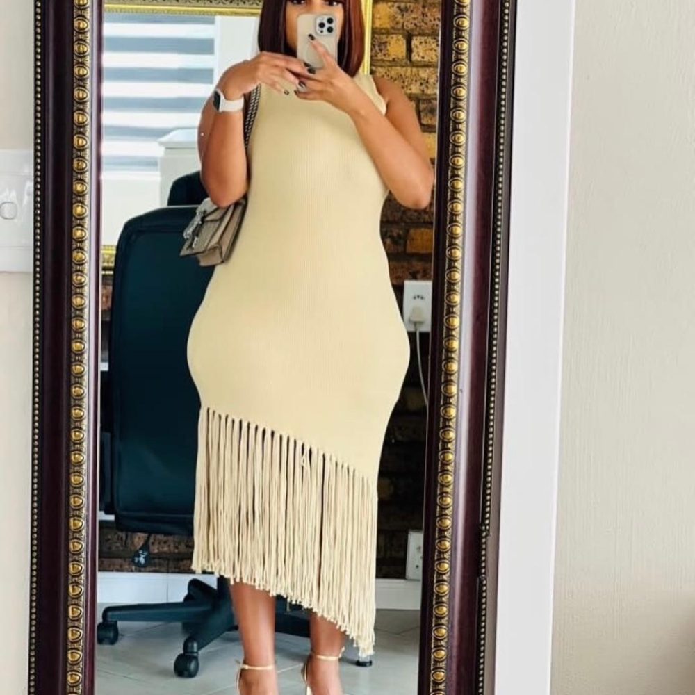 Woman's Knitted Tussle Midi Fringe Dress (YB21022)