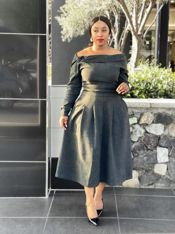 Woman's Pleated O-Neck Top  Skirt Two Piece Set (B31758)